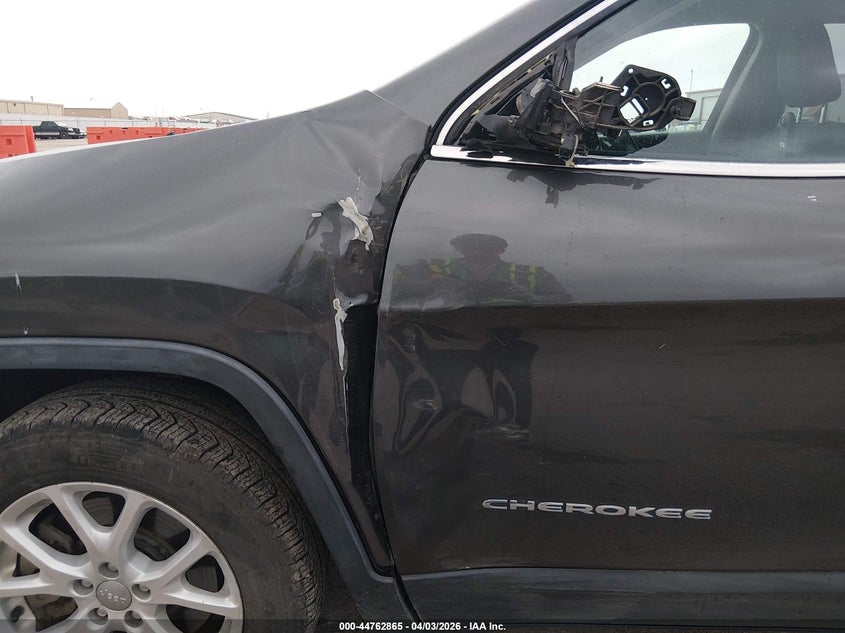 2017 Jeep Cherokee VIN 1C4PJLCBXHW586287 IAAI salvage auction — LEFT SIDE, Wait Title, sold $2,100 on 2026-07-10 (photo 6)
