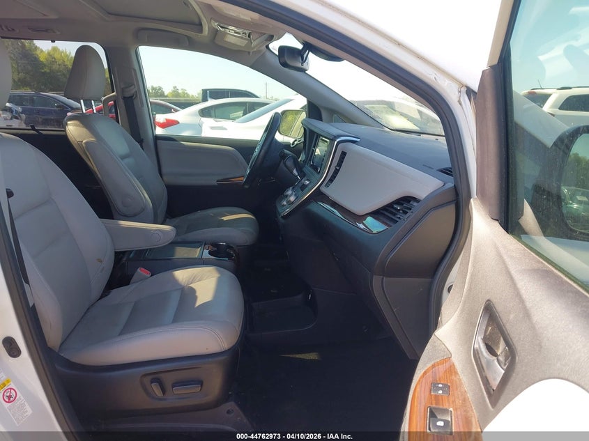 2019 Toyota Sienna VIN 5TDDZ3DC8KS212268 IAAI salvage auction — REAR END, Salvage Title, sold $12,250 on 2026-07-29 (photo 5)