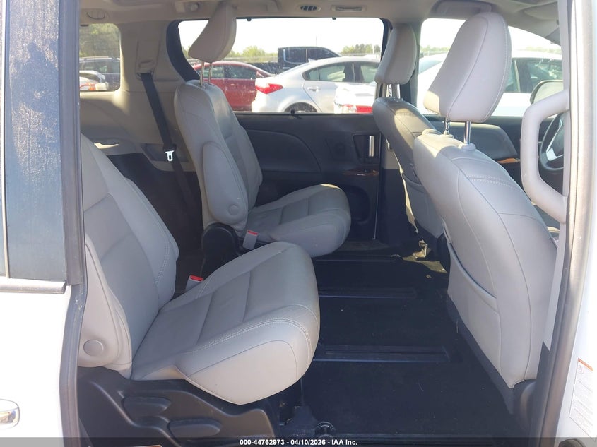 2019 Toyota Sienna VIN 5TDDZ3DC8KS212268 IAAI salvage auction — REAR END, Salvage Title, sold $12,250 on 2026-07-29 (photo 8)