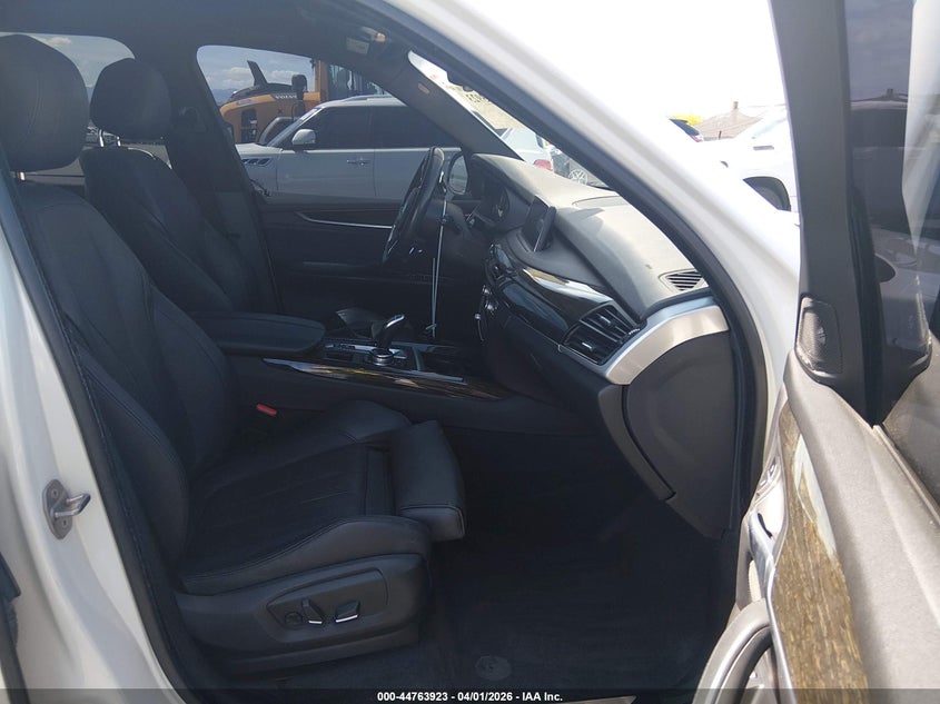 2014 BMW X5 VIN 5UXKR2C5XE0H32226 IAAI salvage auction — REAR END, Wait Title, sold $3,100 on 2026-07-17 (photo 5)