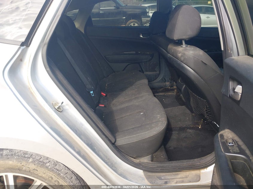 2019 Kia Optima VIN 5XXGT4L39KG360100 IAAI salvage auction — REAR END, Salvage (Alabama), sold $1,750 on 2026-07-13 (photo 8)