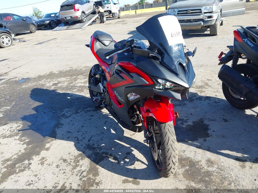 2025 Kawasaki Ninja VIN ML5EXGG1XSDA68453 IAAI salvage auction — LEFT & RIGHT, Wait Title, sold $2,150 on 2026-07-14 (photo 1)