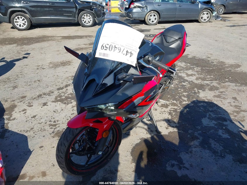 2025 Kawasaki Ninja VIN ML5EXGG1XSDA68453 IAAI salvage auction — LEFT & RIGHT, Wait Title, sold $2,150 on 2026-07-14 (photo 2)