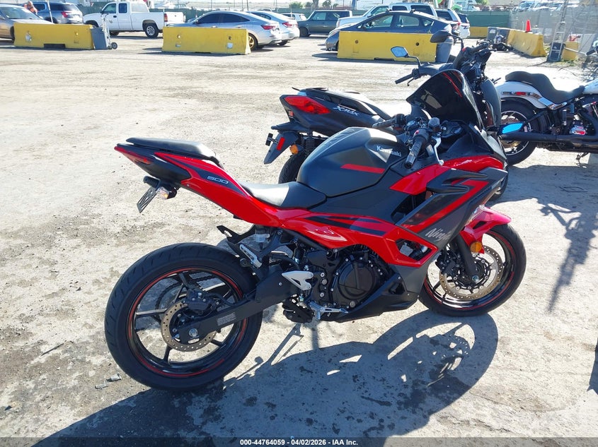 2025 Kawasaki Ninja VIN ML5EXGG1XSDA68453 IAAI salvage auction — LEFT & RIGHT, Wait Title, sold $2,150 on 2026-07-14 (photo 4)
