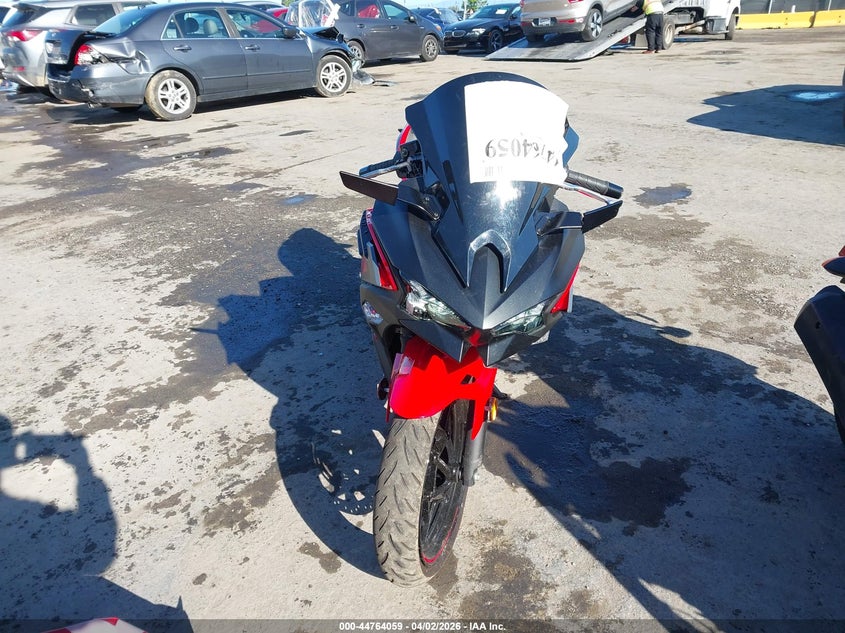 2025 Kawasaki Ninja VIN ML5EXGG1XSDA68453 IAAI salvage auction — LEFT & RIGHT, Wait Title, sold $2,150 on 2026-07-14 (photo 5)