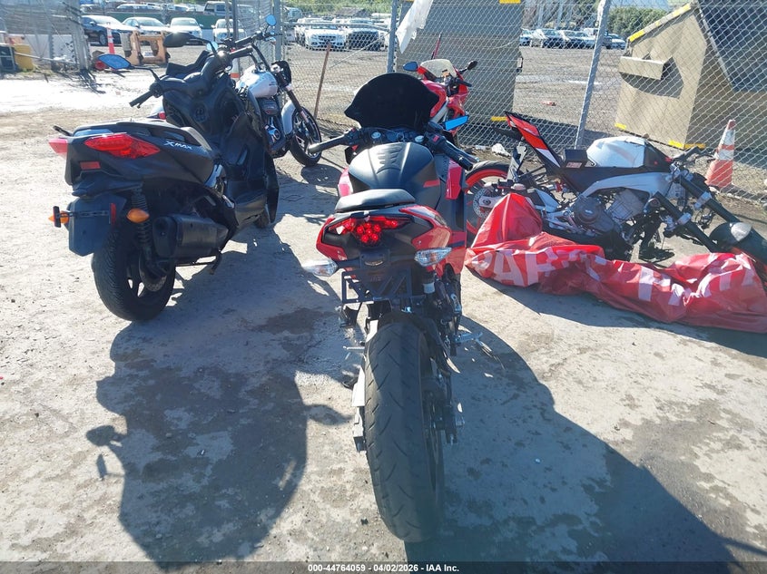 2025 Kawasaki Ninja VIN ML5EXGG1XSDA68453 IAAI salvage auction — LEFT & RIGHT, Wait Title, sold $2,150 on 2026-07-14 (photo 6)