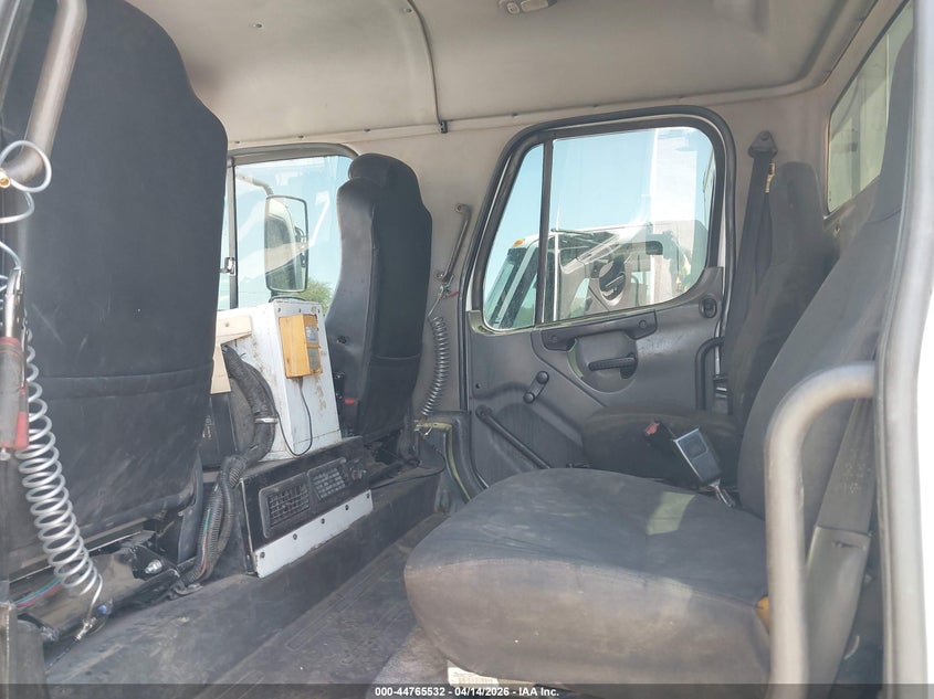 2006 Freightliner M2 106 VIN 1FVAC2CS96HV97782 IAAI salvage auction — NORMAL WEAR, Clear (Arizona), sold $25 on 2026-07-22 (photo 7)
