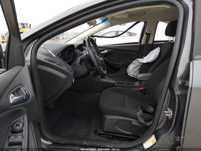 2016 Ford Focus VIN 1FADP3F24GL405297 IAAI salvage auction — RIGHT SIDE, Salvage (Illinois), sold $1,050 on 2026-07-20 (photo 5)
