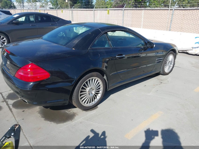 2003 Mercedes-benz Sl-class VIN WDBSK75F33F033437 IAAI salvage auction — WATER/FLOOD, Salvage (California), sold $2,150 on 2026-07-29 (photo 4)