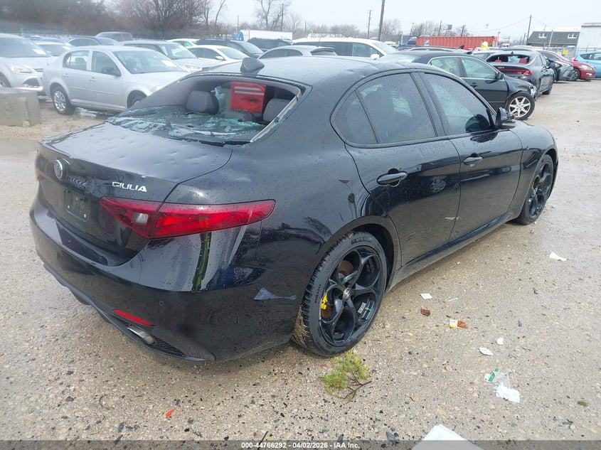 2018 Alfa romeo Giulia VIN ZARFAEEN6J7565120 IAAI salvage auction — HAIL, Salvage (Illinois), sold $2,200 on 2026-07-28 (photo 4)