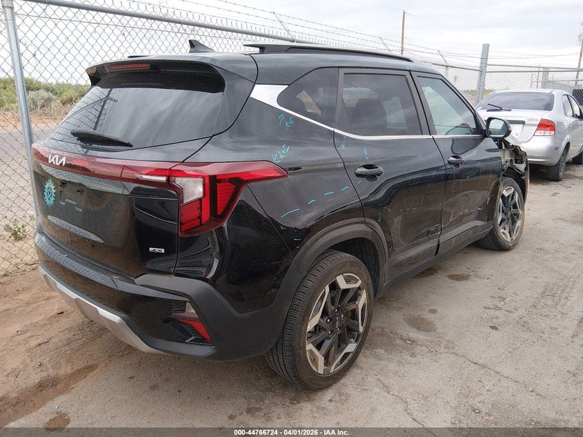 2024 Kia Seltos VIN KNDETCA7XR7563569 IAAI salvage auction — RIGHT FRONT, Original (Texas), sold $7,200 on 2026-07-22 (photo 4)