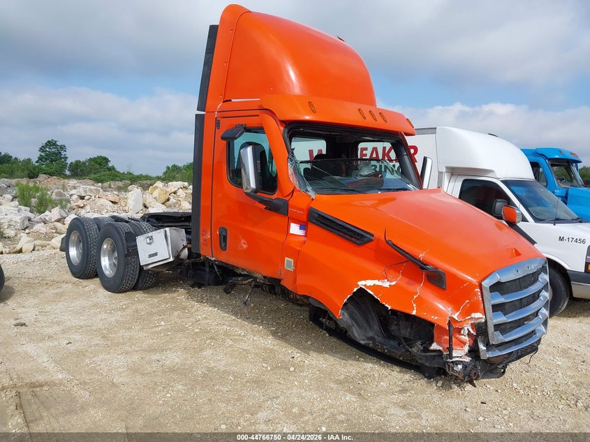 2021 Freightliner New cascadia 126 VIN 3AKJHLDR4MSMR1360 IAAI salvage auction — SUSPENSION, Salvage (Texas), sold $6,800 on 2026-07-16 (photo 1)