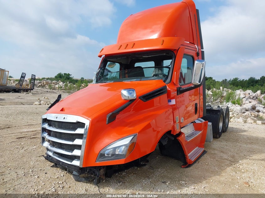 2021 Freightliner New cascadia 126 VIN 3AKJHLDR4MSMR1360 IAAI salvage auction — SUSPENSION, Salvage (Texas), sold $6,800 on 2026-07-16 (photo 2)