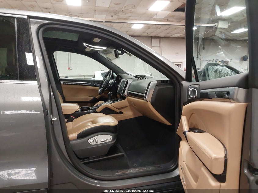 2018 Porsche Cayenne VIN WP1AA2A26JKA01168 IAAI salvage auction — LEFT SIDE, Salvage (Maine), sold $9,125 on 2026-07-06 (photo 5)