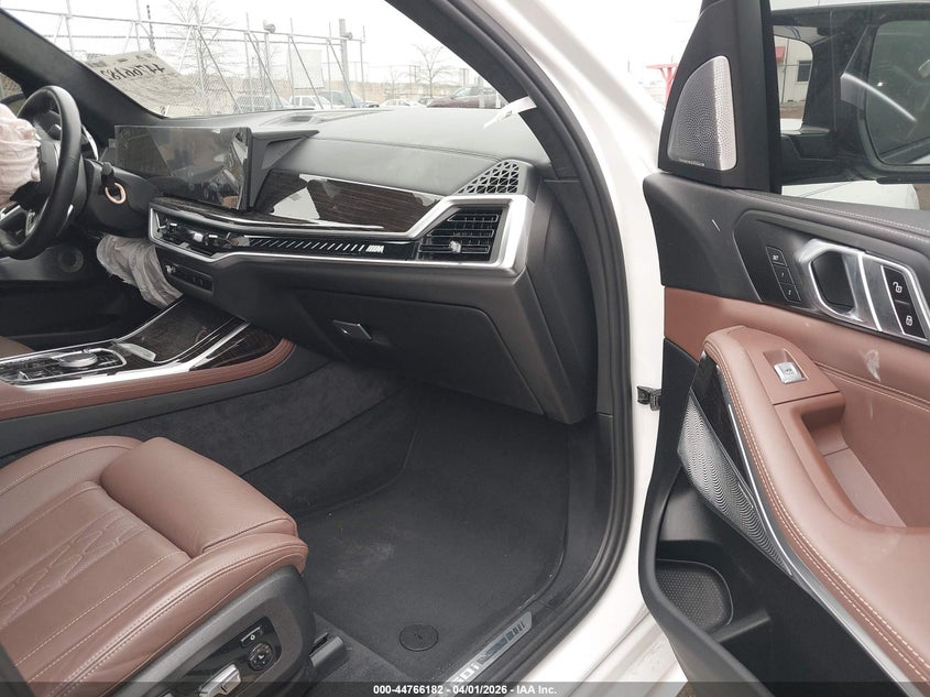 2024 BMW X7 VIN 5UX33EM09R9S86174 IAAI salvage auction — RIGHT FRONT, Salvage (Illinois), sold $44,500 on 2026-07-06 (photo 5)