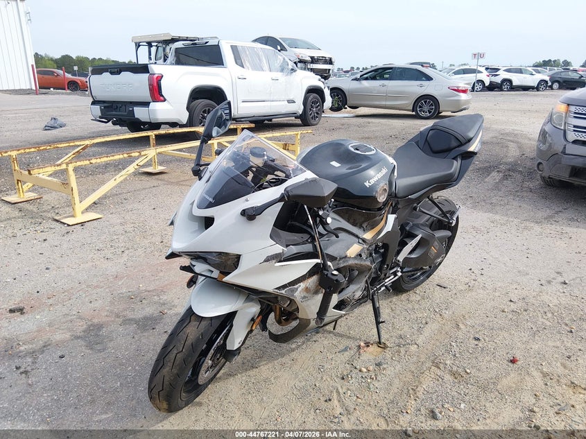 2026 Kawasaki Zx636 VIN JKBZXJK1XTA015351 IAAI salvage auction — LEFT FRONT, Wait Title, sold $2,800 on 2026-07-22 (photo 2)