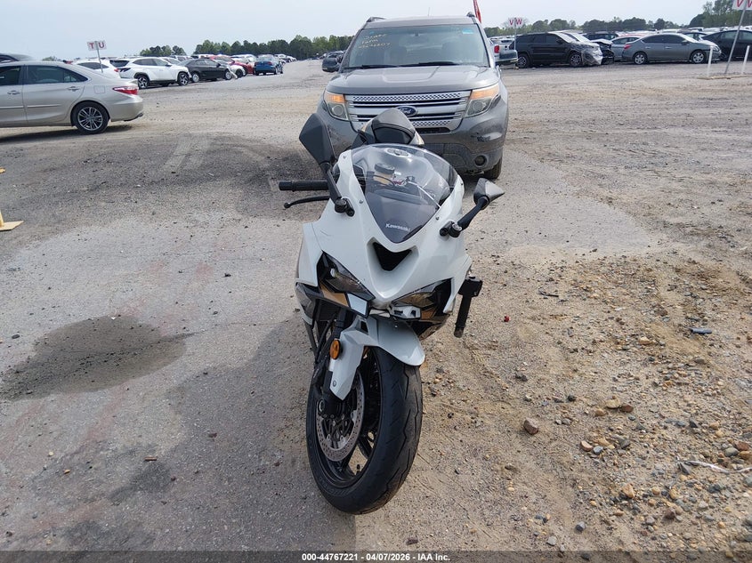 2026 Kawasaki Zx636 VIN JKBZXJK1XTA015351 IAAI salvage auction — LEFT FRONT, Wait Title, sold $2,800 on 2026-07-22 (photo 5)
