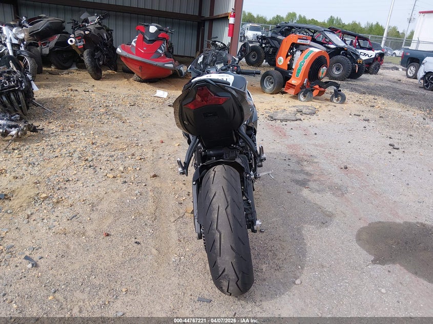2026 Kawasaki Zx636 VIN JKBZXJK1XTA015351 IAAI salvage auction — LEFT FRONT, Wait Title, sold $2,800 on 2026-07-22 (photo 6)