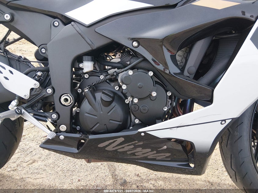 2026 Kawasaki Zx636 VIN JKBZXJK1XTA015351 IAAI salvage auction — LEFT FRONT, Wait Title, sold $2,800 on 2026-07-22 (photo 8)
