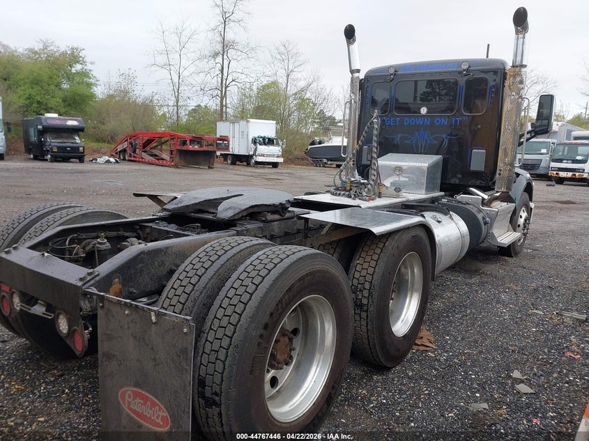 2015 Peterbilt 567 VIN 1XPCDP0X4FD308988 IAAI salvage auction — Burn Interior, Mv-907A (New York), sold $8,350 on 2026-07-07 (photo 4)