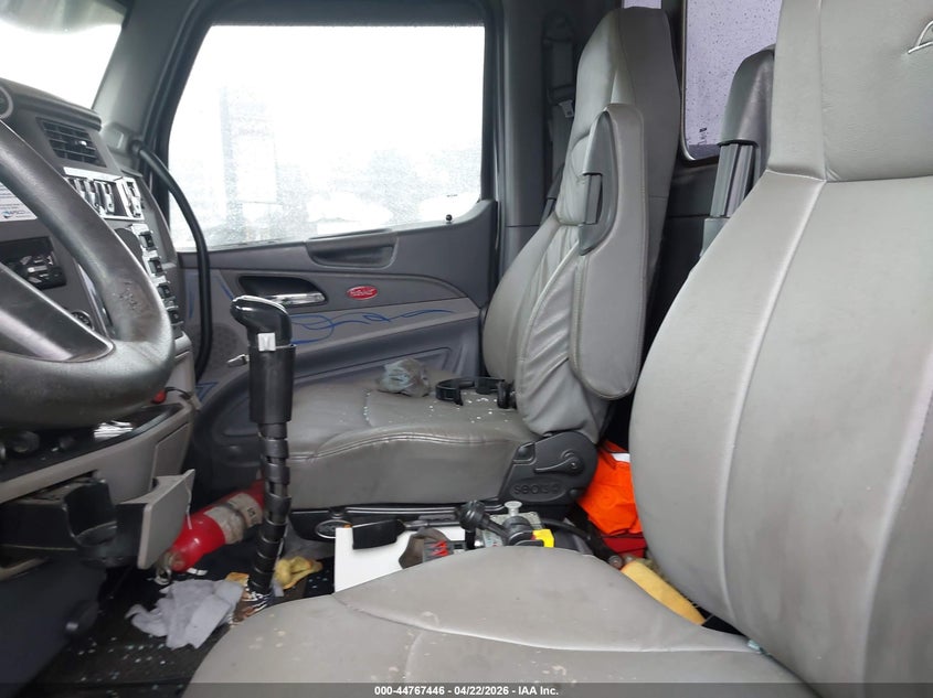 2015 Peterbilt 567 VIN 1XPCDP0X4FD308988 IAAI salvage auction — Burn Interior, Mv-907A (New York), sold $8,350 on 2026-07-07 (photo 5)