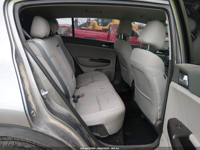 2017 Kia Sportage VIN KNDPM3ACXH7235490 IAAI salvage auction — UNKNOWN, Salvage (Missouri), sold $2,050 on 2026-07-13 (photo 8)