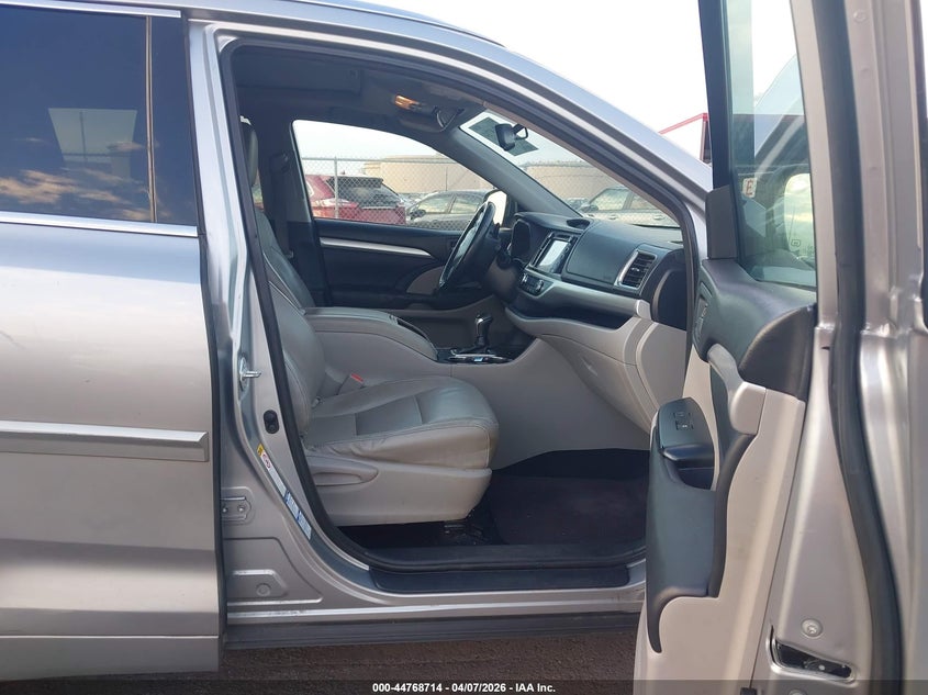 2015 Toyota Highlander VIN 5TDJKRFH0FS186919 IAAI salvage auction — REAR END, Salvage (Hawaii), sold $5,400 on 2026-07-14 (photo 5)