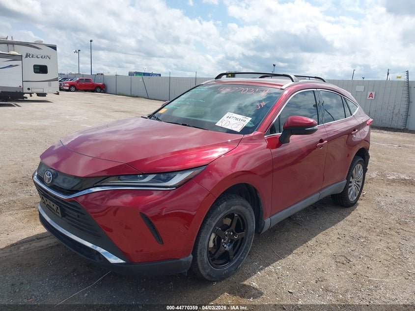 2022 Toyota Venza VIN JTEAAAAH0NJ113584 IAAI salvage auction — REAR END, Wait Title, sold $11,050 on 2026-08-22 (photo 2)
