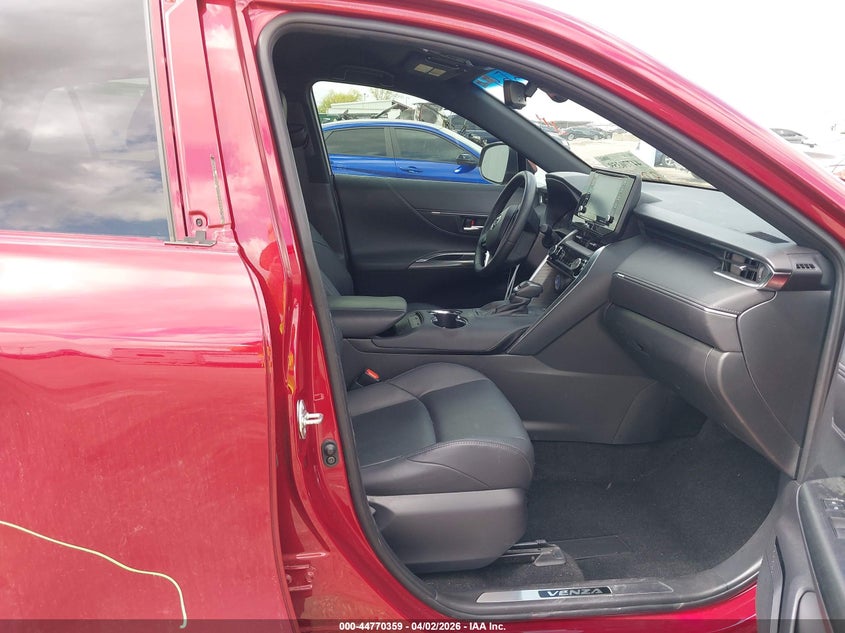 2022 Toyota Venza VIN JTEAAAAH0NJ113584 IAAI salvage auction — REAR END, Wait Title, sold $11,050 on 2026-08-22 (photo 5)