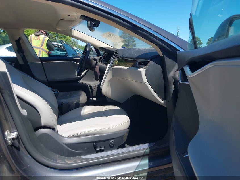 2015 Tesla Model s VIN 5YJSA1H12FFP74396 IAAI salvage auction — FRONT END, Wait Title, sold $2,500 on 2026-07-11 (photo 5)