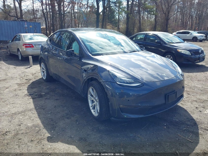 2022 Tesla Model y VIN 7SAYGDEE8NF368626 IAAI salvage auction — FRONT & REAR, Wait Title, sold $8,600 on 2026-07-28 (photo 1)