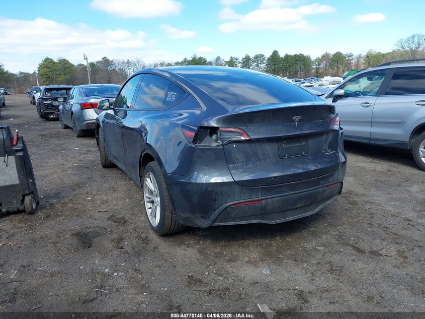 2022 Tesla Model y VIN 7SAYGDEE8NF368626 IAAI salvage auction — FRONT & REAR, Wait Title, sold $8,600 on 2026-07-28 (photo 3)