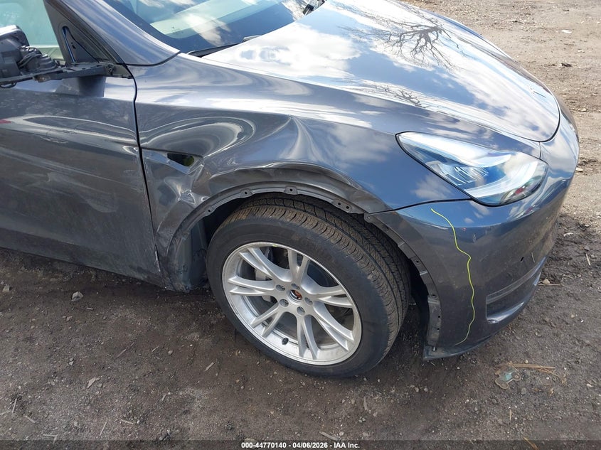 2022 Tesla Model y VIN 7SAYGDEE8NF368626 IAAI salvage auction — FRONT & REAR, Wait Title, sold $8,600 on 2026-07-28 (photo 6)