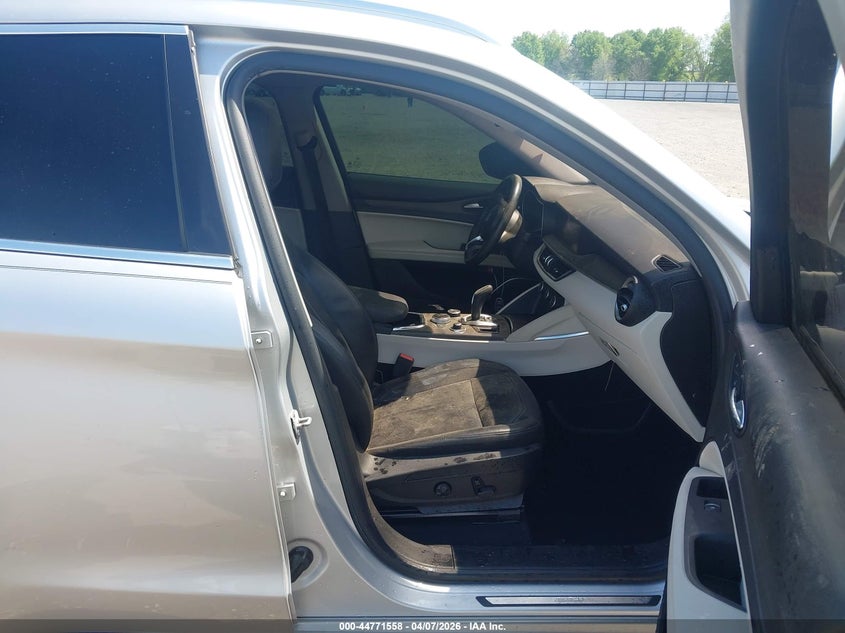 2020 Alfa romeo Stelvio VIN ZASPAKBN0L7C82661 IAAI salvage auction — FRONT & REAR, Wait Title, sold $3,250 on 2026-07-15 (photo 5)