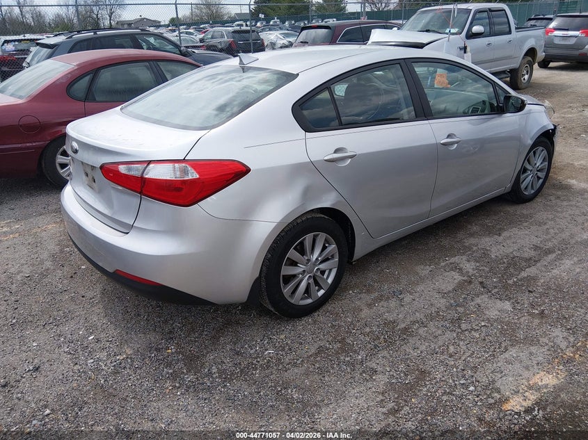 2014 Kia Forte VIN KNAFX4A67E5060221 IAAI salvage auction — RIGHT FRONT, Wait Title, sold $525 on 2026-07-29 (photo 4)