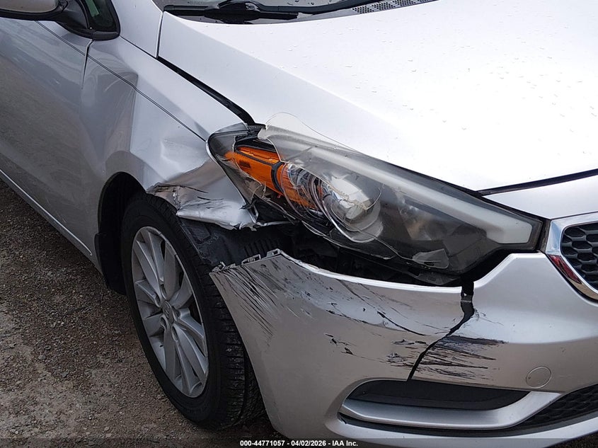 2014 Kia Forte VIN KNAFX4A67E5060221 IAAI salvage auction — RIGHT FRONT, Wait Title, sold $525 on 2026-07-29 (photo 6)