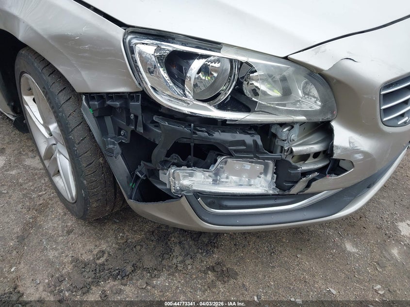 2015 Volvo S60 VIN YV126MFK2F1361153 IAAI salvage auction — RIGHT FRONT, Salvage (Rhode Island), sold $1,200 on 2026-08-14 (photo 6)