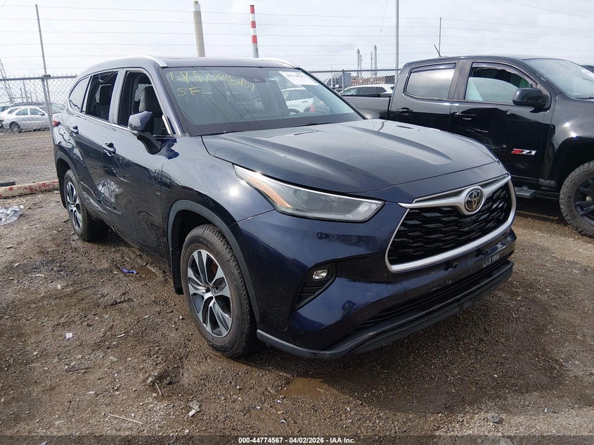 2021 Toyota Highlander VIN 5TDGZRBH8MS076063 IAAI salvage auction — THEFT, Clear (Illinois), sold $25,700 on 2026-08-01 (photo 1)