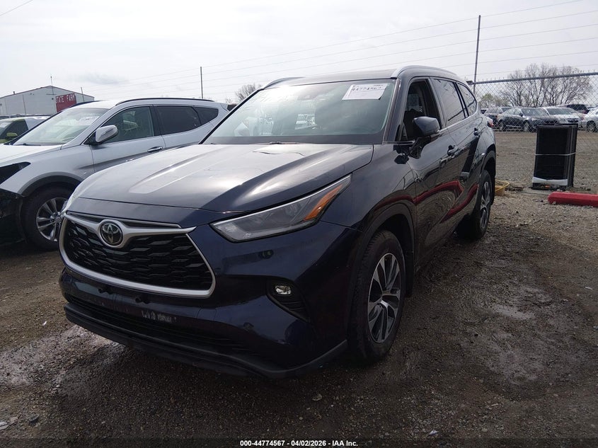 2021 Toyota Highlander VIN 5TDGZRBH8MS076063 IAAI salvage auction — THEFT, Clear (Illinois), sold $25,700 on 2026-08-01 (photo 2)