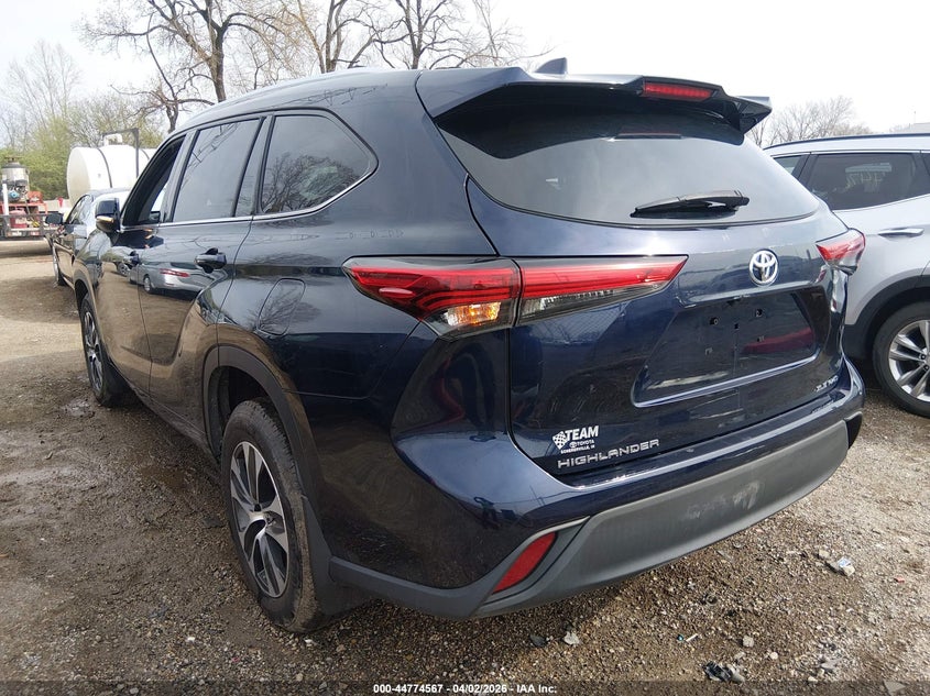 2021 Toyota Highlander VIN 5TDGZRBH8MS076063 IAAI salvage auction — THEFT, Clear (Illinois), sold $25,700 on 2026-08-01 (photo 3)