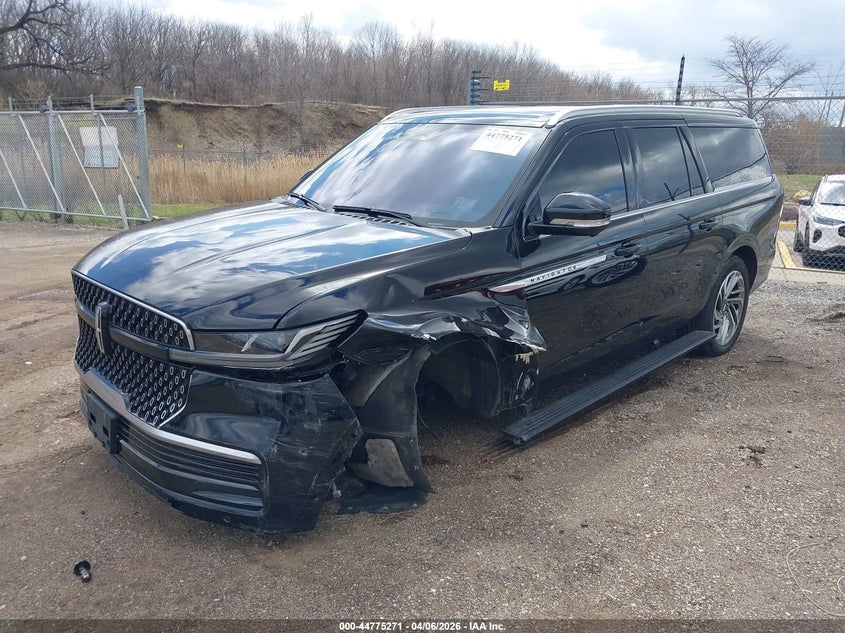 2025 Lincoln Navigator VIN 5LMJJ3LG2SEL01069 IAAI salvage auction — LEFT FRONT, Salvage Title, sold $36,225 on 2026-07-20 (photo 2)