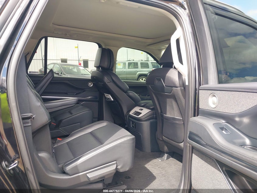 2025 Lincoln Navigator VIN 5LMJJ3LG2SEL01069 IAAI salvage auction — LEFT FRONT, Salvage Title, sold $36,225 on 2026-07-20 (photo 8)