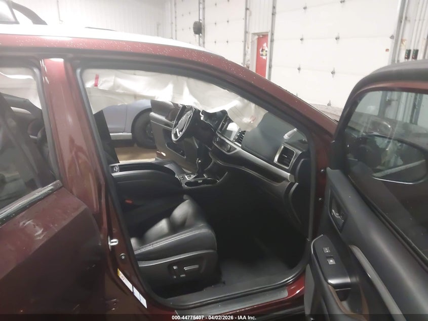 2019 Toyota Highlander VIN 5TDJZRFH5KS708210 IAAI salvage auction — REAR END, Salvage (Minnesota), sold $9,000 on 2026-07-08 (photo 5)