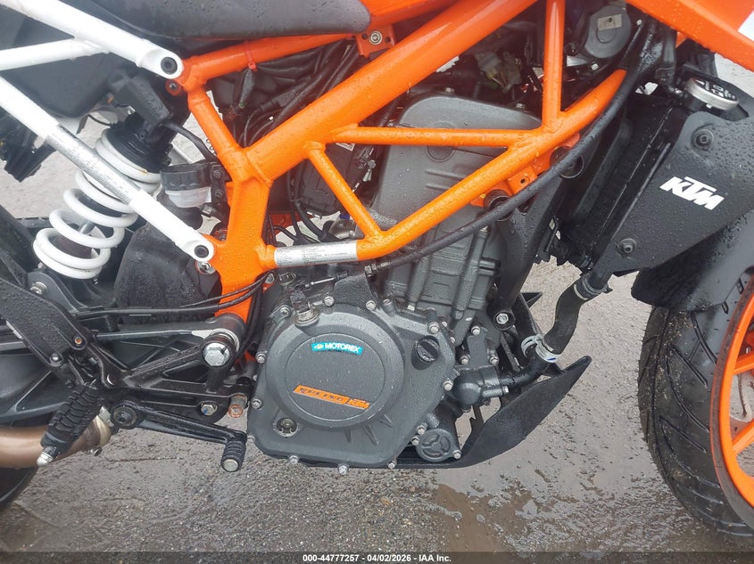 2017 Ktm 390 adventure VIN MD2JPJ404HC215837 IAAI salvage auction — FRONT & REAR, Salvage (Massachusetts), sold $700 on 2026-09-30 (photo 8)