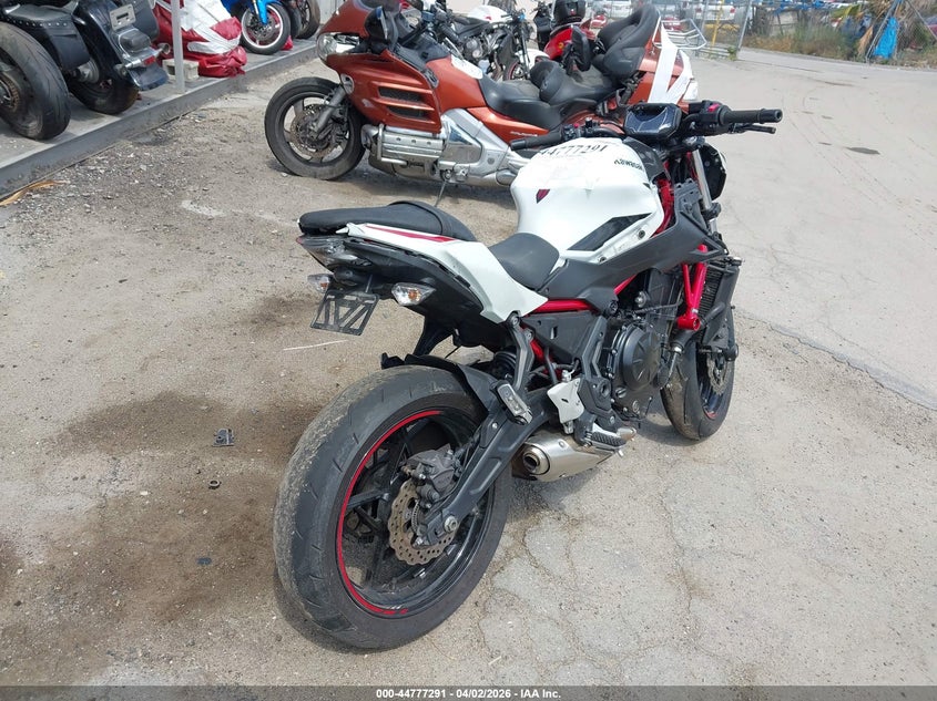 2022 Kawasaki Er VIN ML5EREK10NDA58475 IAAI salvage auction — THEFT, Salvage (California), sold $1,450 on 2026-07-28 (photo 4)