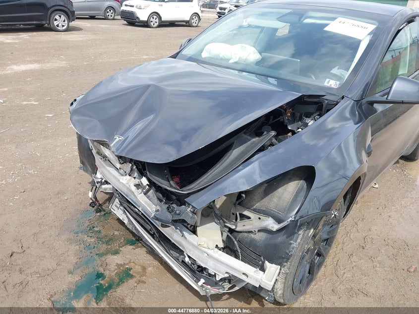 2025 Tesla Model y VIN 7SAYGAEE1SF300193 IAAI salvage auction — FRONT END, Wait Title, sold $8,800 on 2026-07-23 (photo 6)