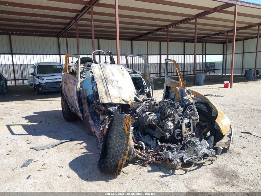 2022 Land rover Defender VIN SALEK7RX5N2098729 IAAI salvage auction — Burn Engine, Non-Repairable (Texas), sold $25 on 2026-07-21 (photo 1)