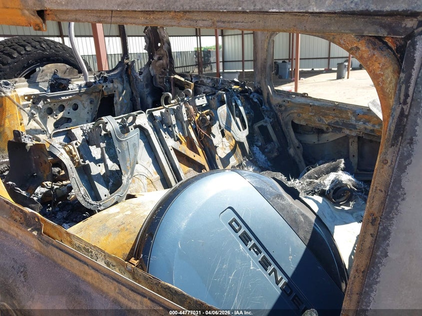 2022 Land rover Defender VIN SALEK7RX5N2098729 IAAI salvage auction — Burn Engine, Non-Repairable (Texas), sold $25 on 2026-07-21 (photo 8)