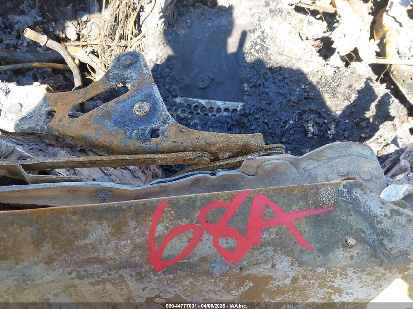 2022 Land rover Defender VIN SALEK7RX5N2098729 IAAI salvage auction — Burn Engine, Non-Repairable (Texas), sold $25 on 2026-07-21 (photo 9)