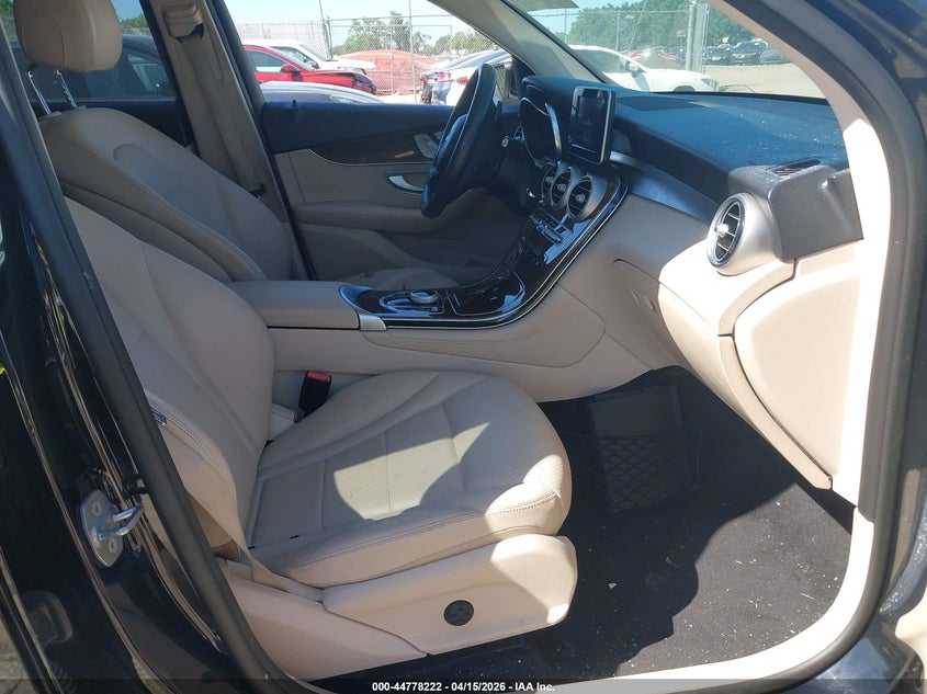 2017 Mercedes-benz Glc VIN WDC0G4KB7HF262277 IAAI salvage auction — RIGHT FRONT, Wait Title, sold $5,900 on 2026-07-29 (photo 5)